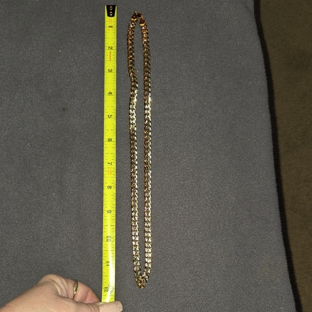 Elegant Gold Chain Necklace - Picture 4 of 16